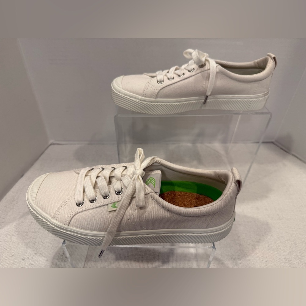 Cariuma OCA Low Canvas Sneakers White – Size 8.5 – New Without Tags - Picture 2 of 10